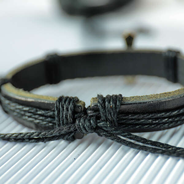 Vintage leather bracelet with cross - Traicere - AI WEB SHOP