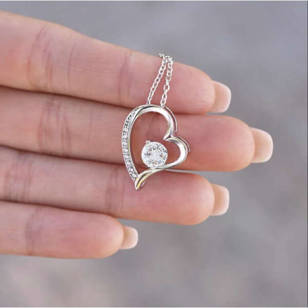 A necklace with a heart pendant - Belovia - AI WEB SHOP