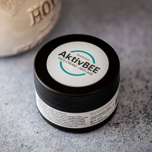 Regenerating face cream I ActiveBee - AI WEB SHOP